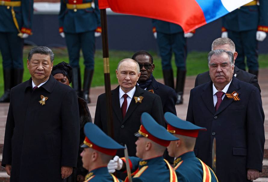 Leaders attend flower-laying ceremony on Victory Day in central Moscow