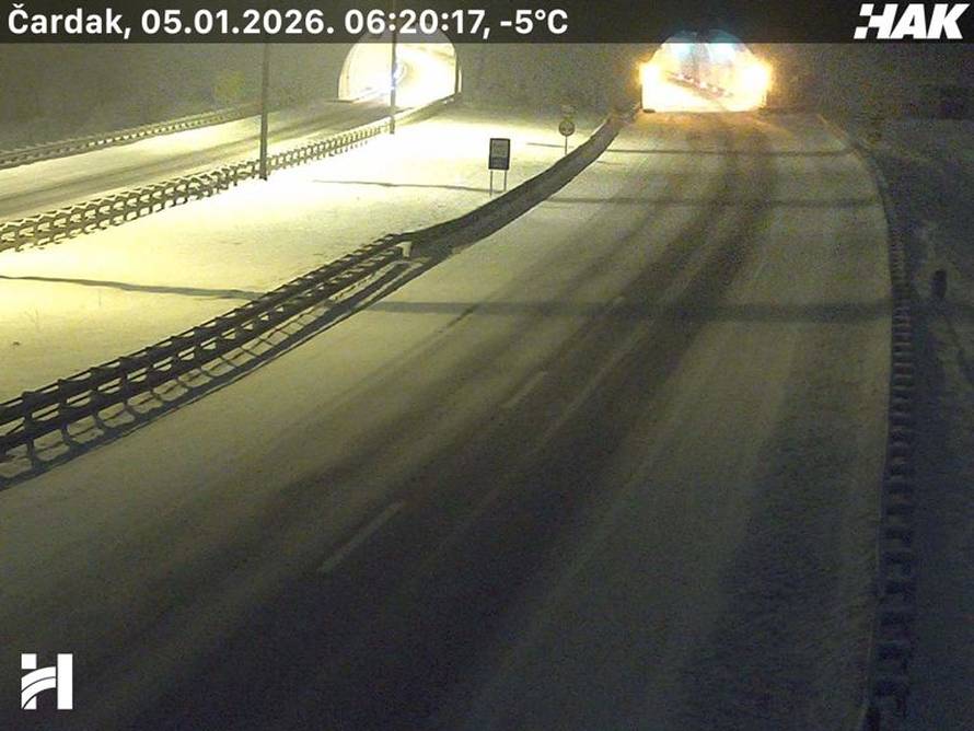 FOTO  Snijeg pada u Zagrebu, A1 zatvorili kod Sv. Roka zbog sudara. Ovako izgledaju ceste