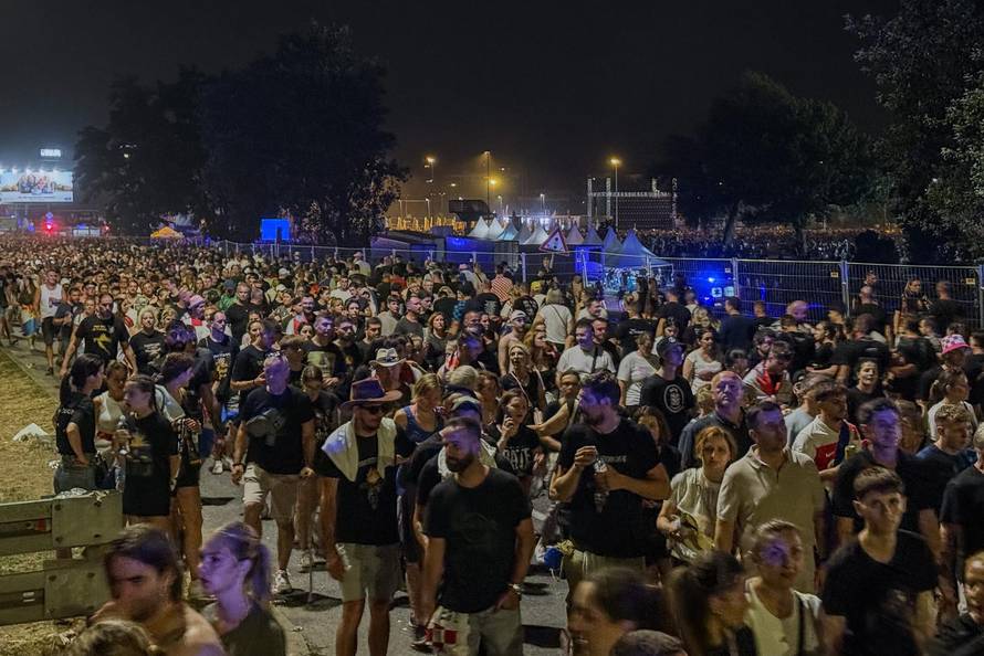 Zagreb: Veliki zastoj na Mostu slobode nakon Thompsonovog koncerta, ljudi stoje ne mjestu
