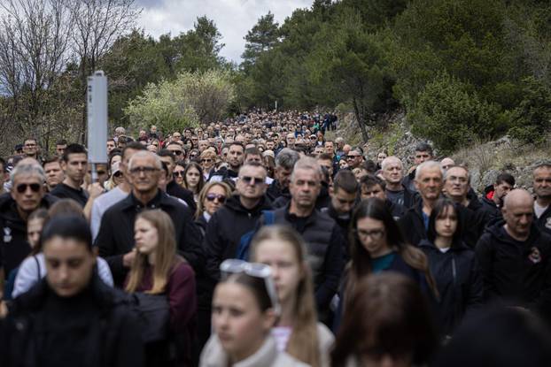 Mostar: Brojni vjernici sudjelovali na križnom putu