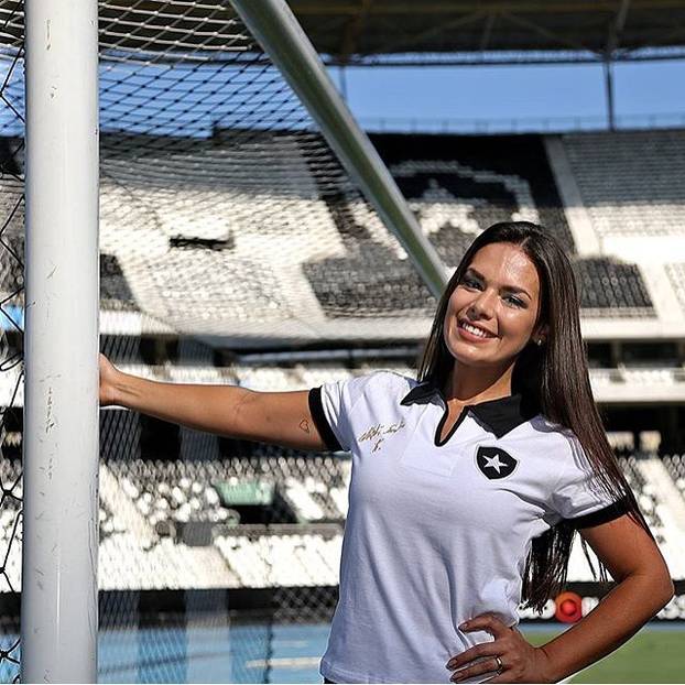 FOTO Nadal ju je gutao očima u Brazilu. Gdje je ova hostesa 11 godina poslije i kako izgleda?