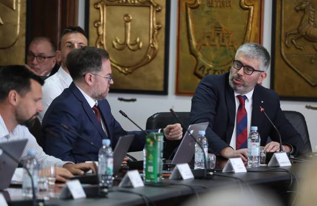 Split: Tematska sjednica Gradskog vije&cacute;a o budu&cacute;nosti stadiona Poljud .