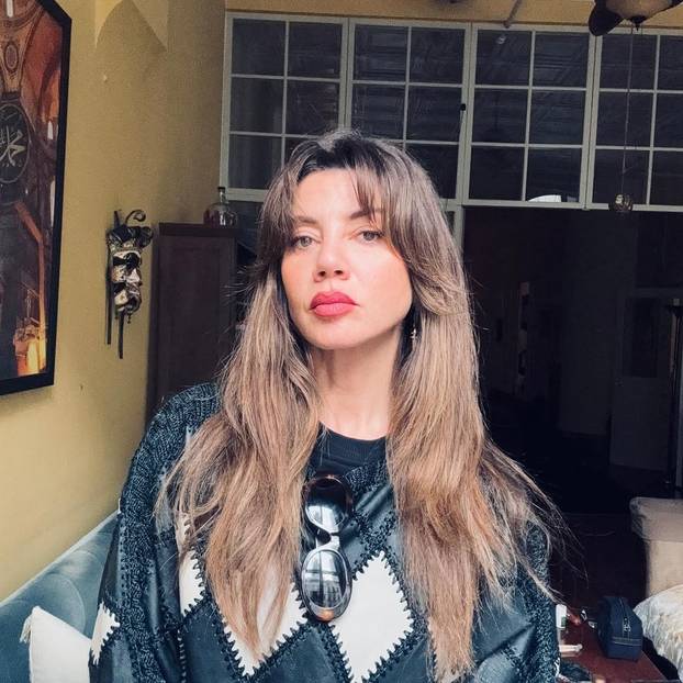 FOTO Životna sapunica turske glumice: Suprug ju uhvatio u vrućem klinču sa svekrom...