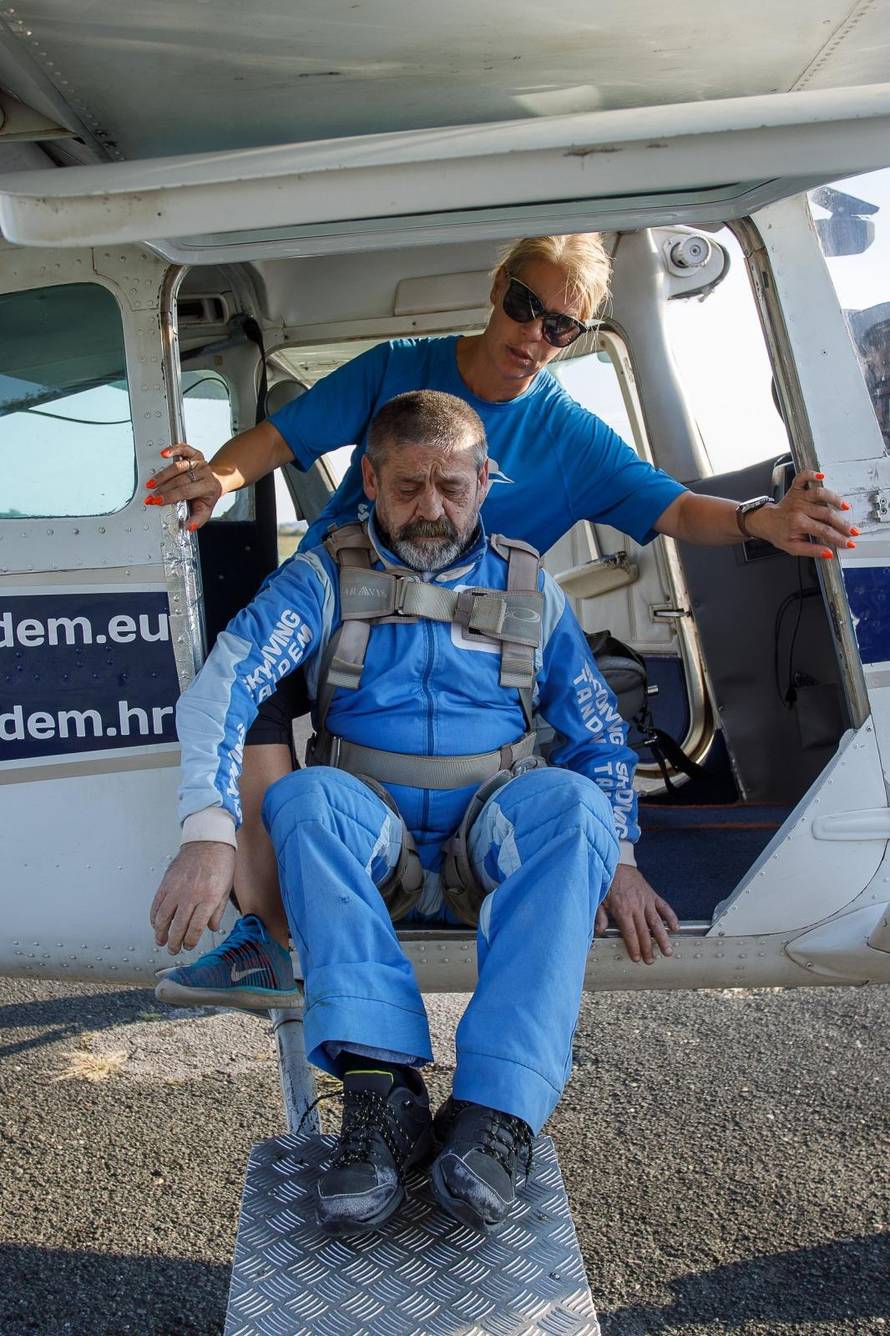 Jaran iz 'Noćne more' skočio s padobranom: Bio sam na vrhu Zagreba, a instruktor me spasio