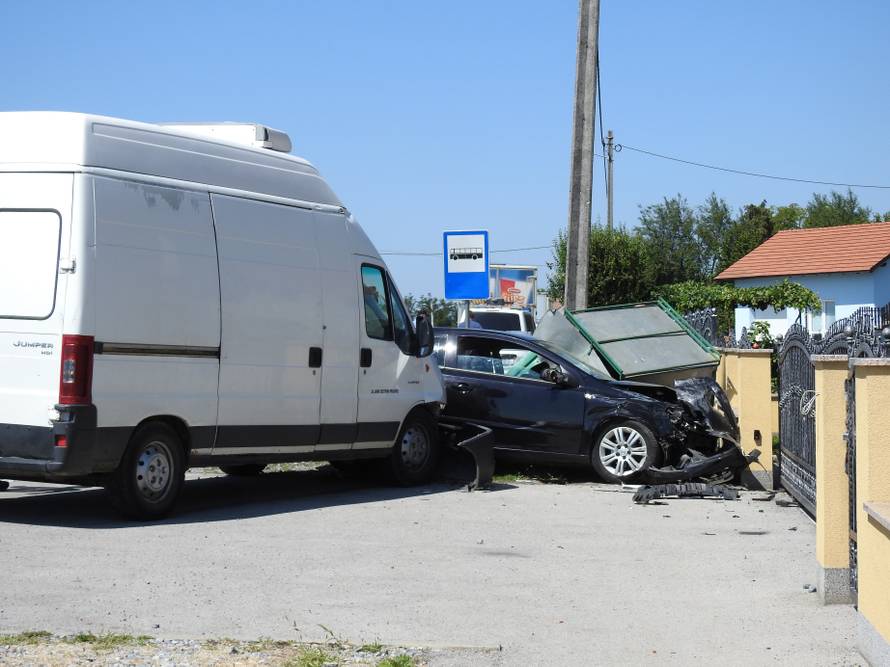 Kod Bjelovara se sudarilo više vozila, dvoje ljudi je u bolnici
