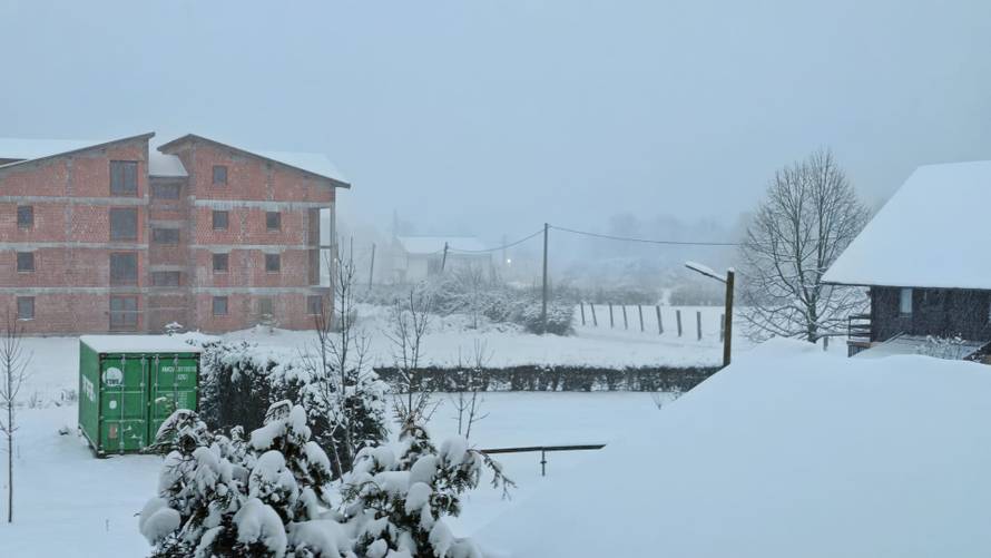 'Ovo je okupljanje ljubitelja ljetnih guma!': Zabijelilo kod Splita, na cesti nastao kaos