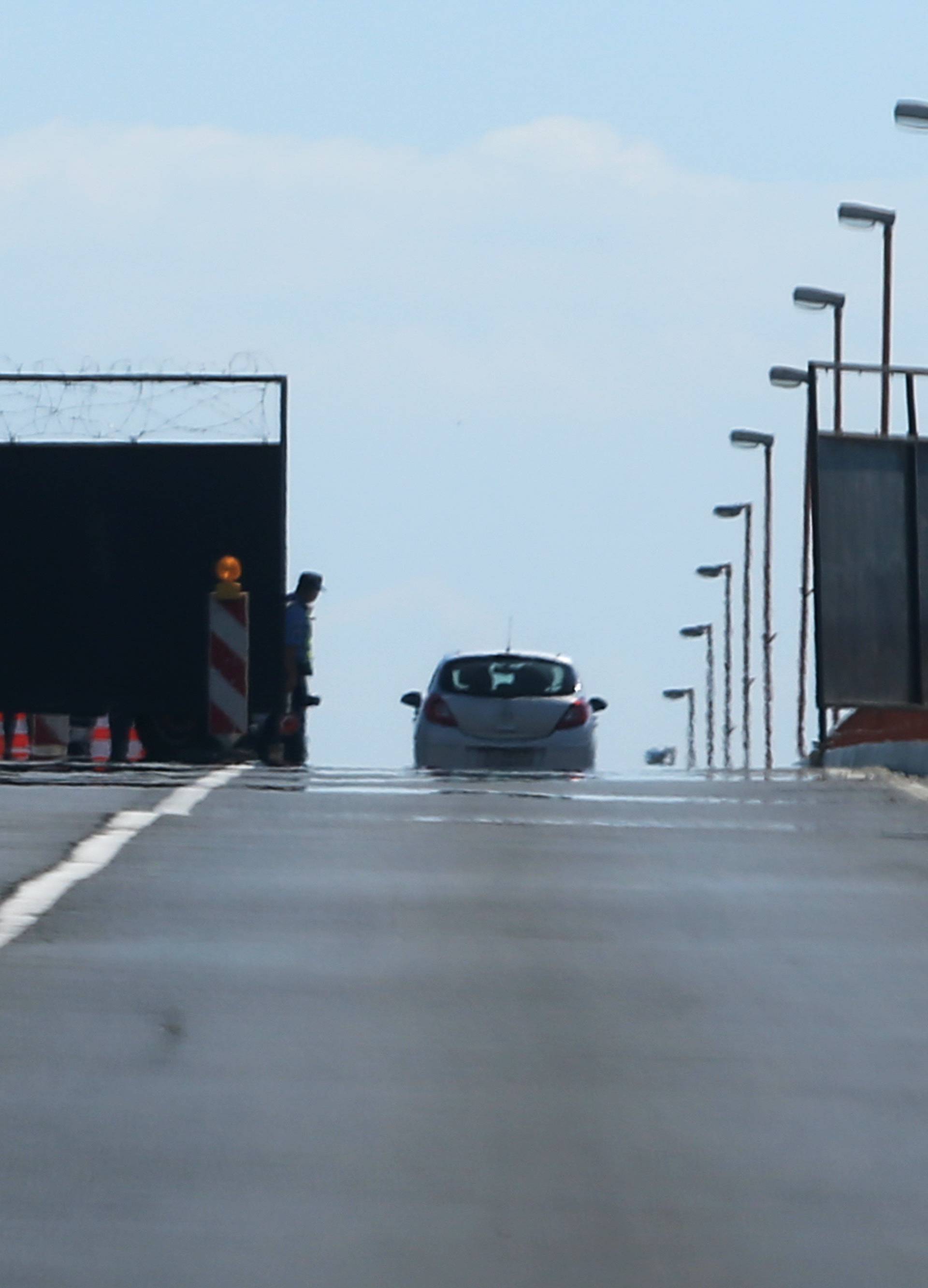 Uklonili je: Nema više ograde na graničnom  prijelazu Batina