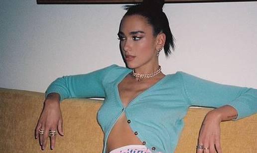 Dua Lipa ljubiteljica je choker ogrlica - od kožnih do zlatnih