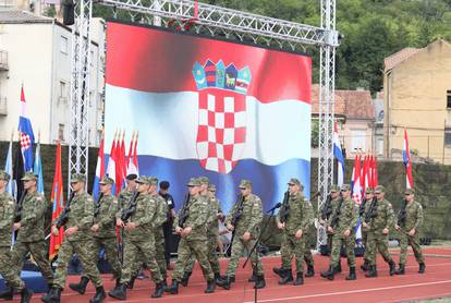 Proba proslave Oluje na stadionu u Kninu