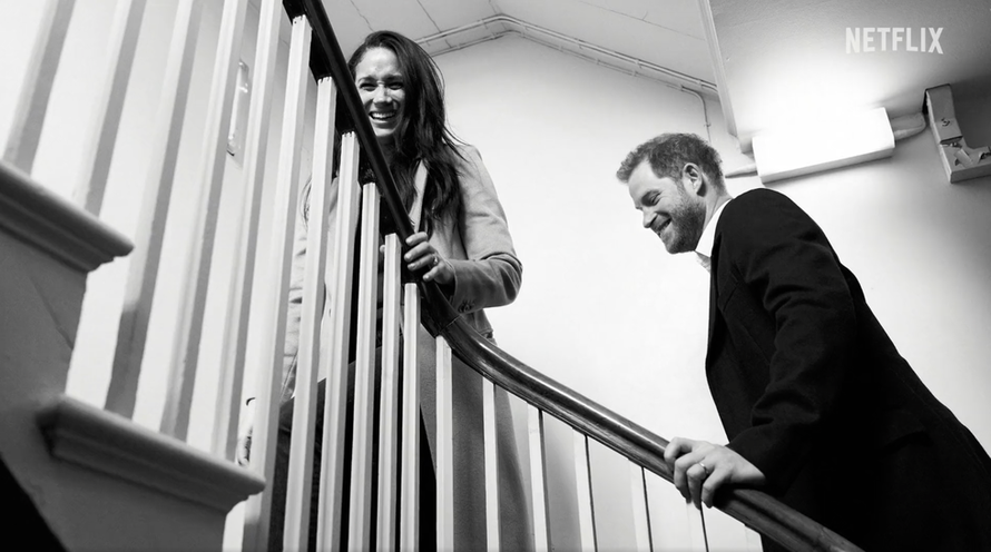 Princ Harry otkrio da je izgubio nevinost sa starijom ženom. Elizabeth Hurley: Nisam to ja!