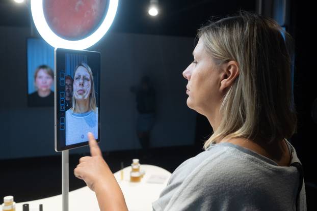 Zagreb: Otvorenje izložbe Skin(s)care - između njege i nasilja