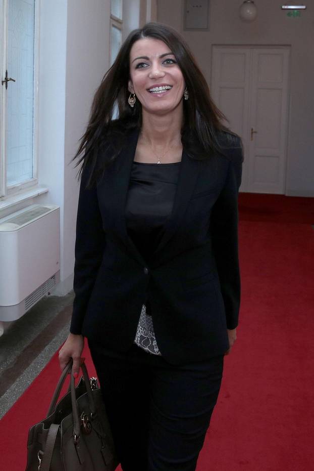 Zagreb: Nasmijana i radosna Josipa Rimac prisegnula u Saboru te postala zastupnica, 18.09.2015.