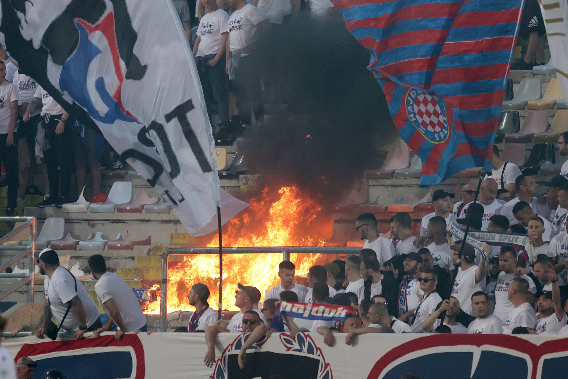 Rijeka: Zapaljene stolice na tribini gdje se nalazi Torcida