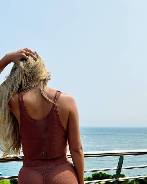 FOTO Igrač Barcelone osam je godina bio 'samo prijatelj' pa ipak osvojio atraktivnu plavušu