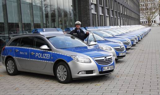 Njemački policajci ne stanu u Insignije, nisu im ni pregledne