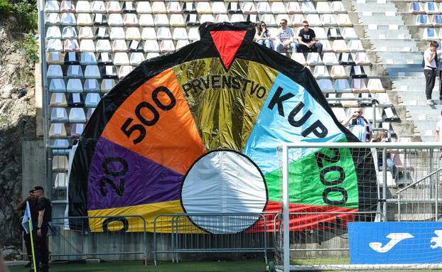 Rijeka: Navijači se okupljaju uoči utakmice Rijeka - Belupo