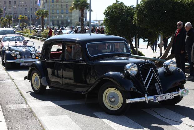 Šibenik: Uskršnji Oldtimer Promo Tour na šibenskoj rivi 