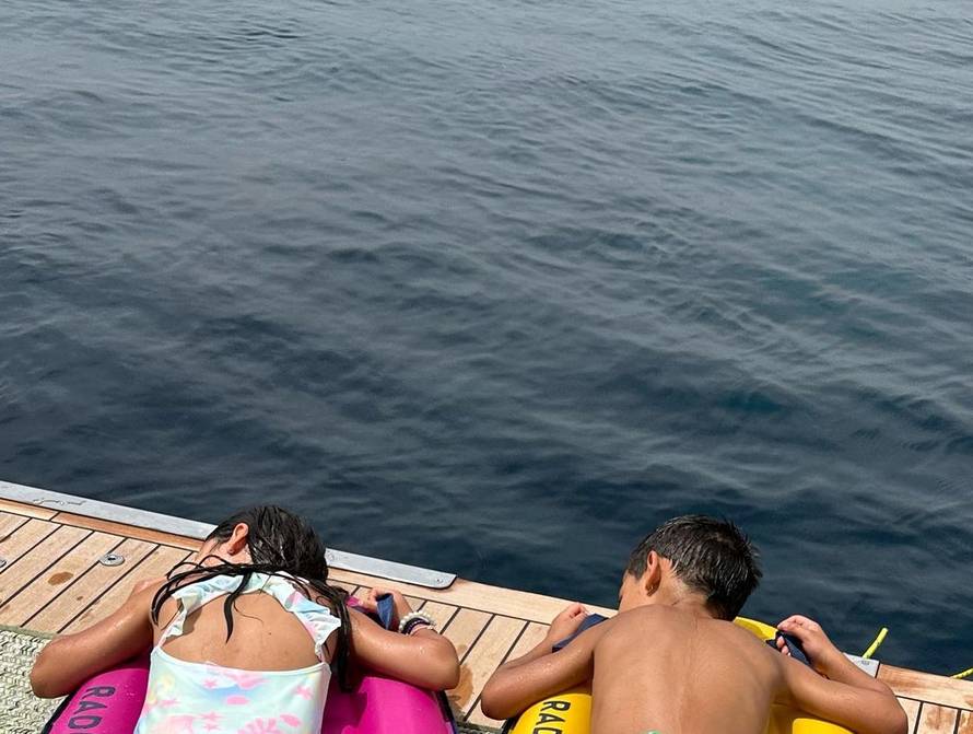 Voli me, ne voli me! Georgina se pohvalila sretnom obitelji, a čak je i Ronaldo imao veliki osmijeh