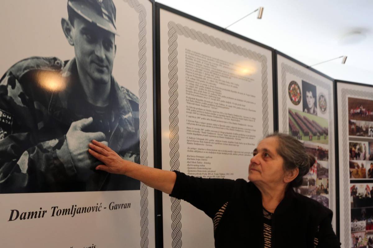 U Ormaru I Dalje Cuvam Odoru Svog Sina Opranu I Opeglanu 24sata U Ormaru I Dalje Cuvam Odoru Svog Sina Opranu I Opeglanu 24sata