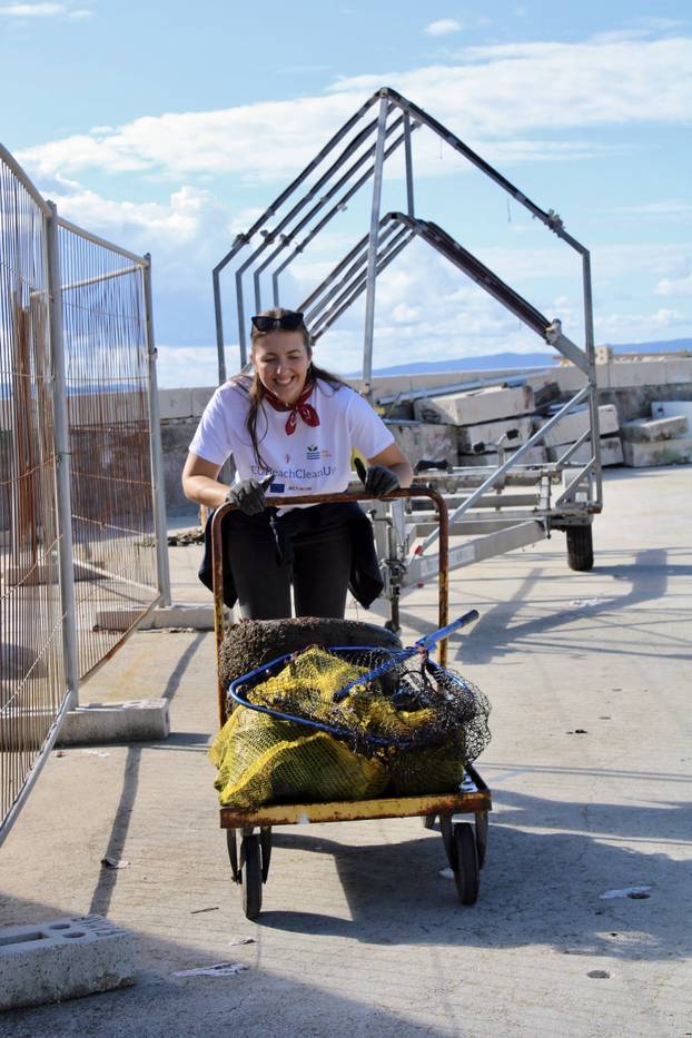 FOTO Pogledajte što su ronioci izvukli iz mora na eko akciji u Splitu: Sve je puno smeća...