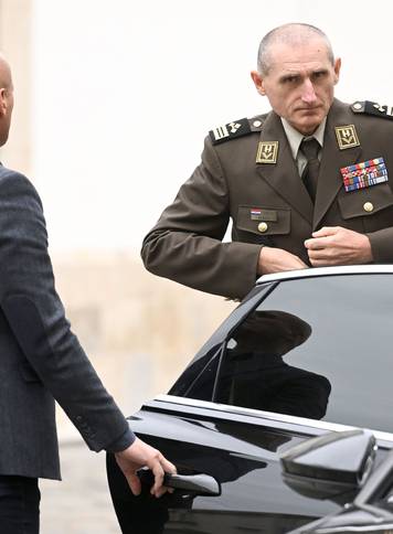 Zagreb: Dolazak na sjednicu Vije&cacute;a za nacionalnu sigurnost i Vije&cacute;a za obranu