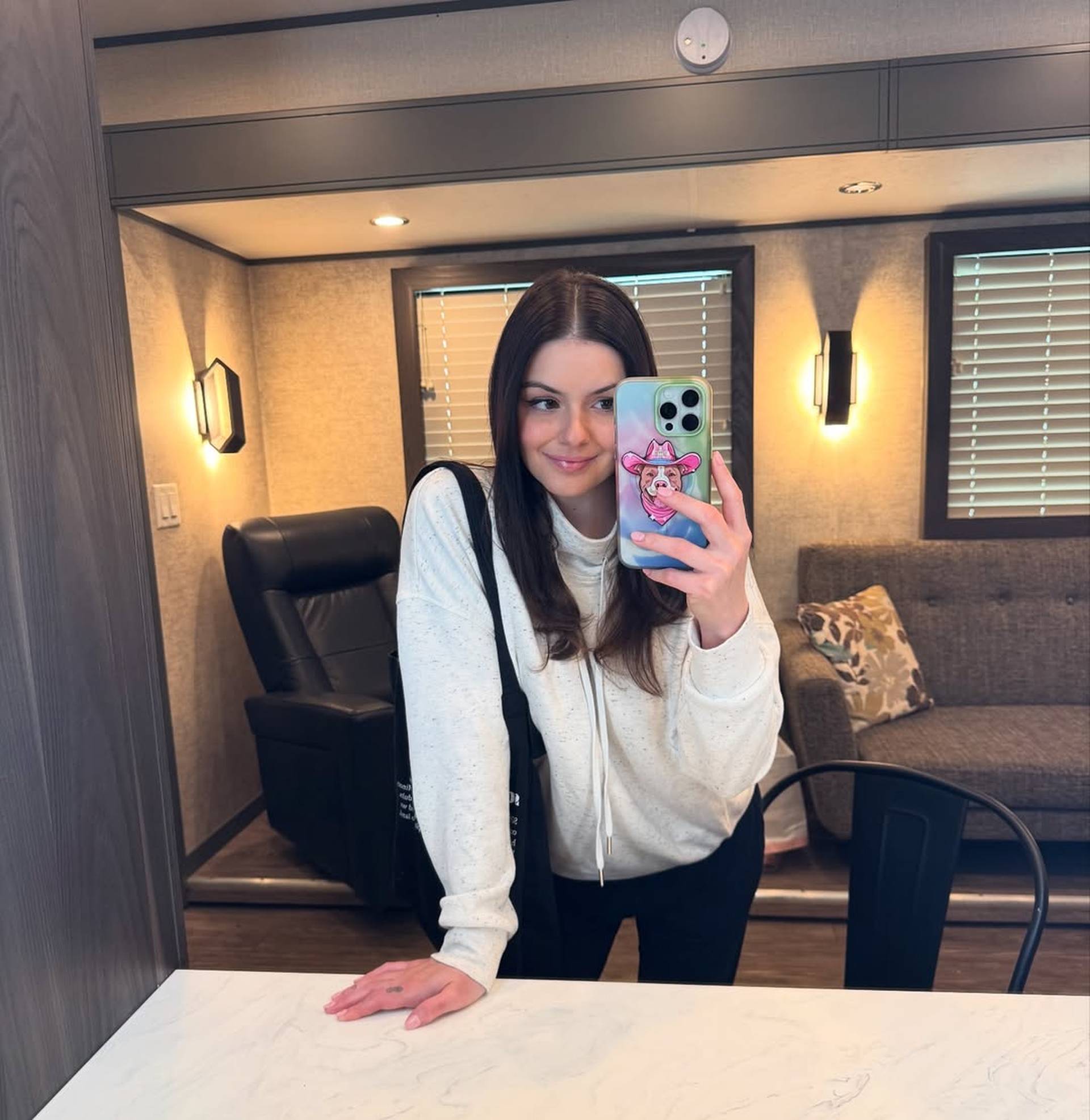 FOTO Sjećate se Alex iz Moderne obitelji? S 18 je smanjila grudi, pogledajte kako danas izgleda