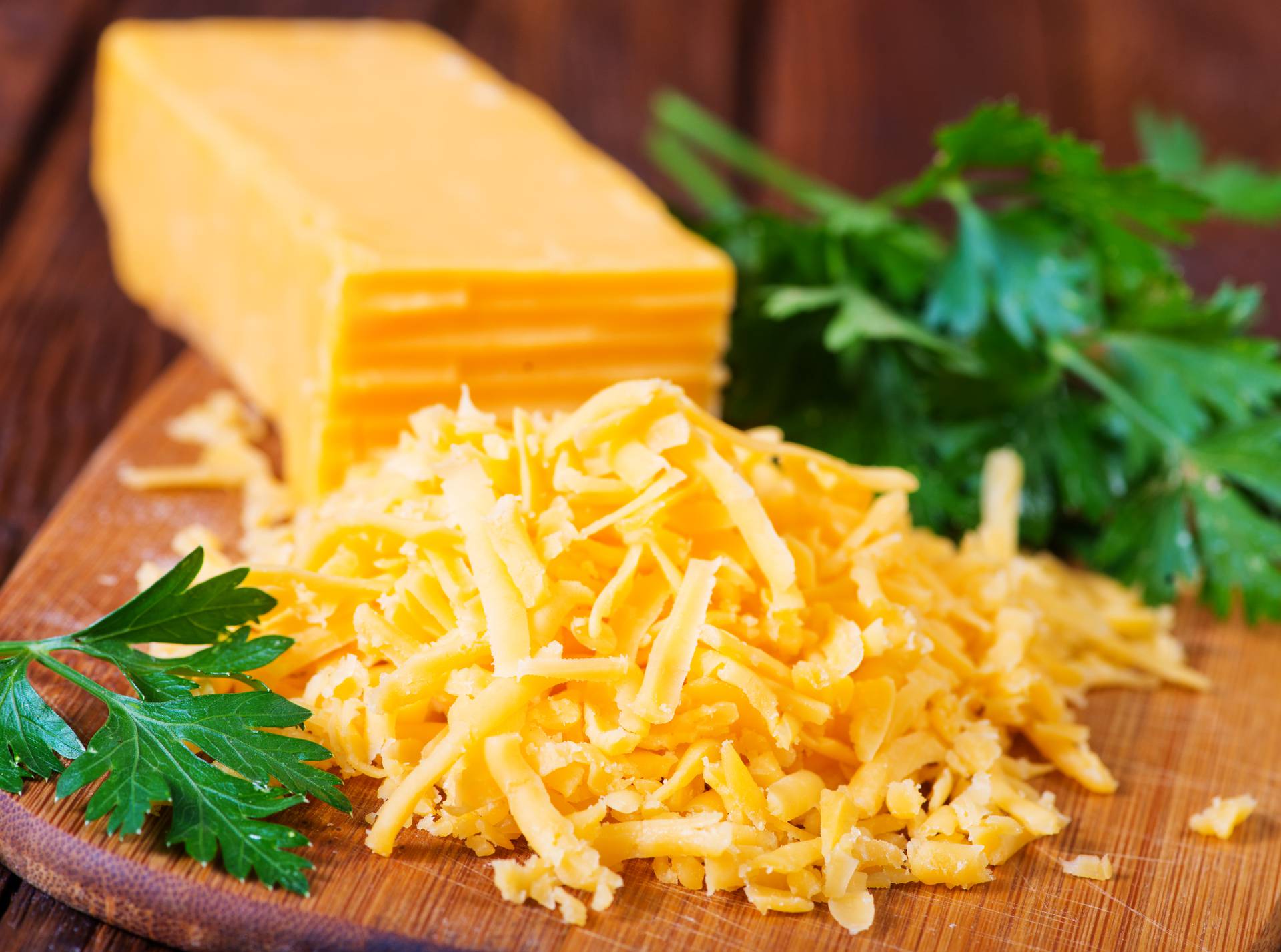 Volite tradicionalni engleski sir cheddar? Naučite kako se radi