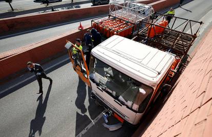 Potjera po Barceloni: Kamion s plinskim bocama jurio po gradu