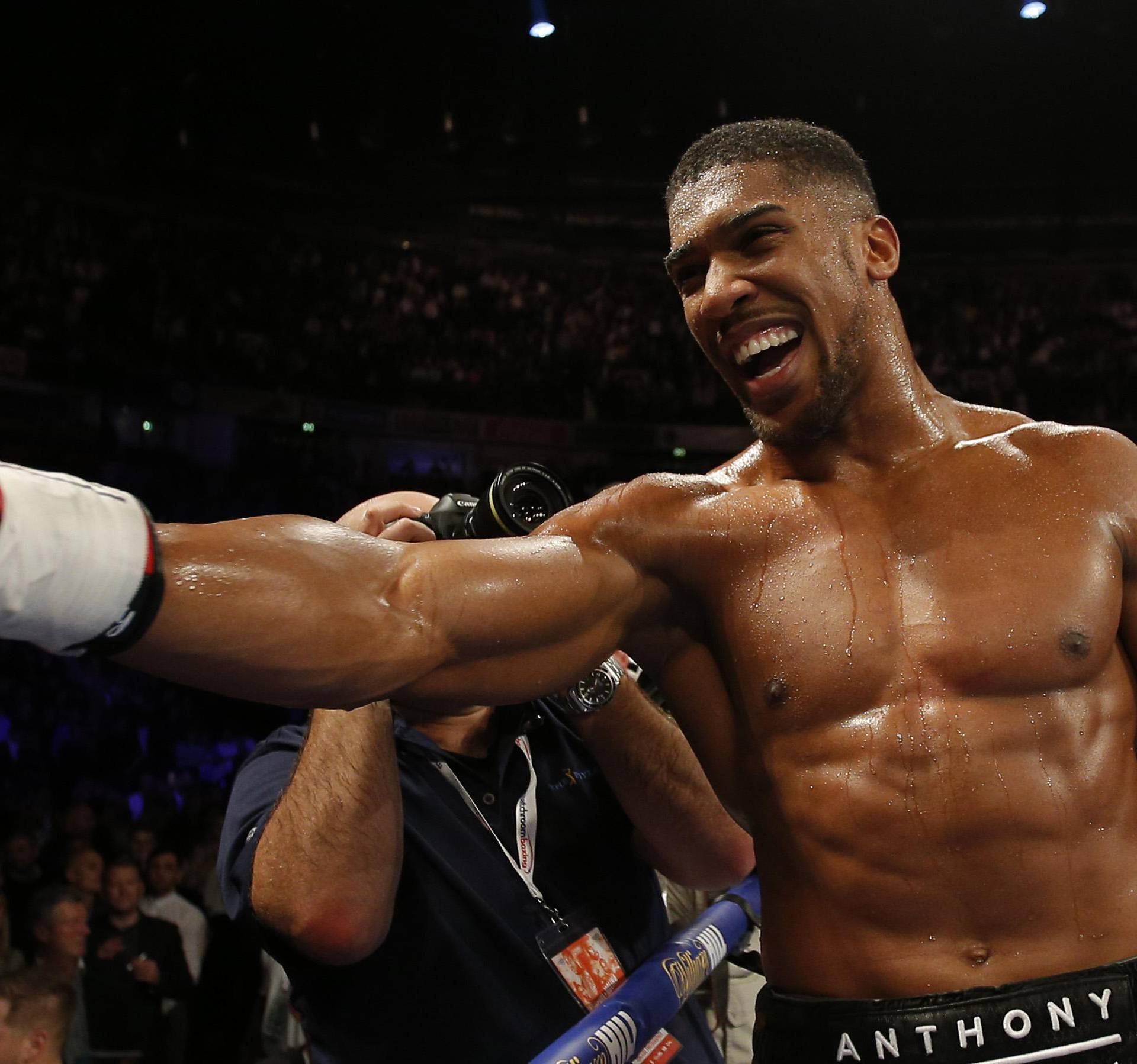 Anthony Joshua celebrates his win