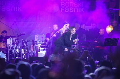 Seve pjevala na Samoborskom fašniku: Pogledajte atmosferu