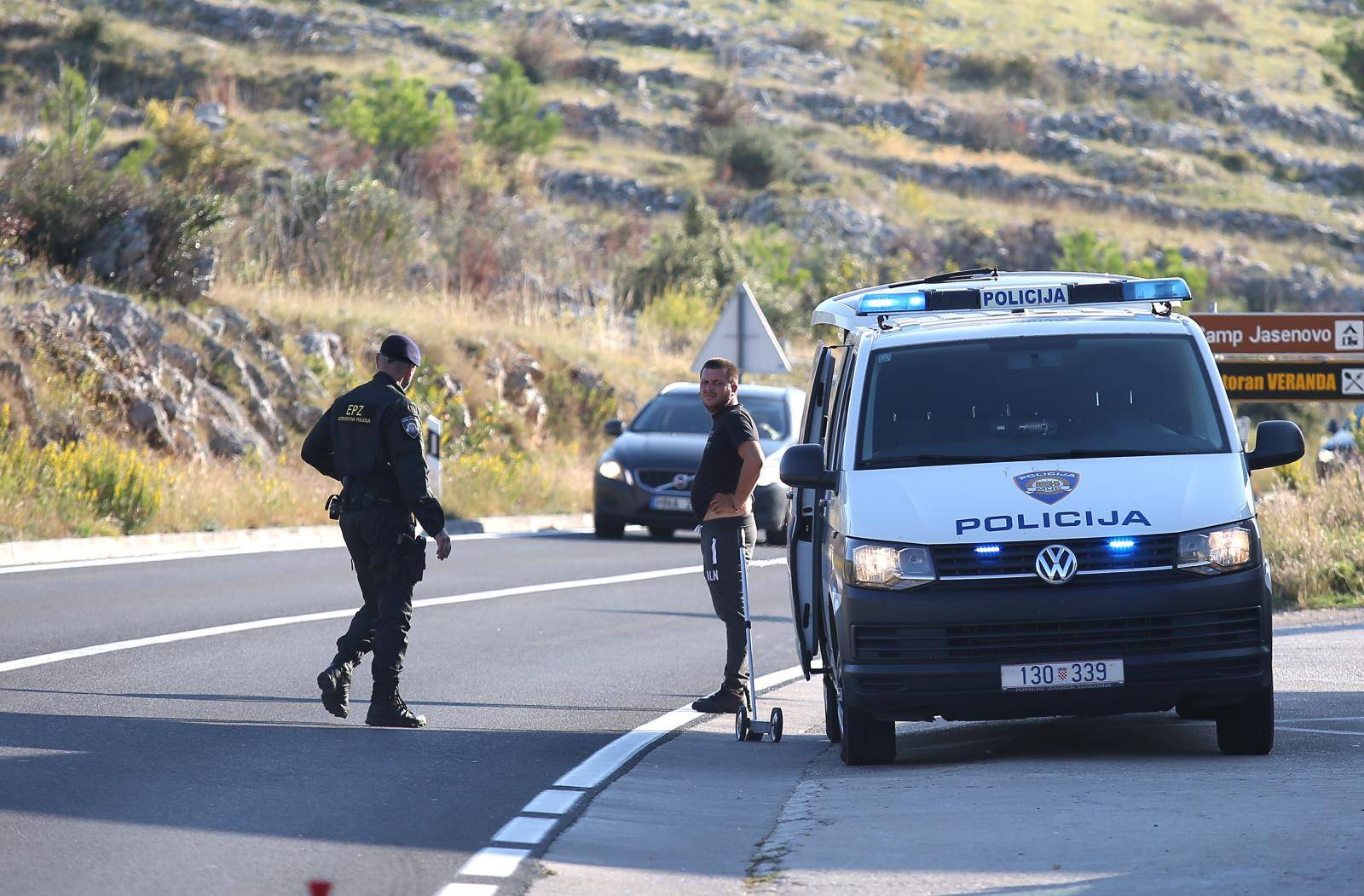 TeÅ¡ka nesreÄa kod Å ibenika, u sudaru automobila i motocikla smrtno stradao motociklist