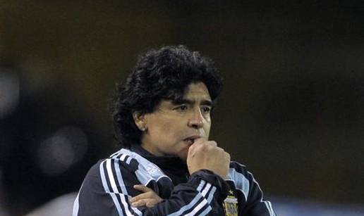 Diego Maradona: Kriv sam za poraz, ali neću još otići