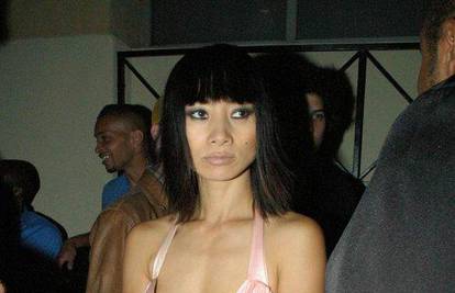 Kineska glumica Bai Ling pokazala grudi fotićima