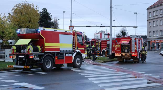 Zagreb: Nastavlja se gašenje Vjesnikovog nebodera, teška noć iza vatrogasaca