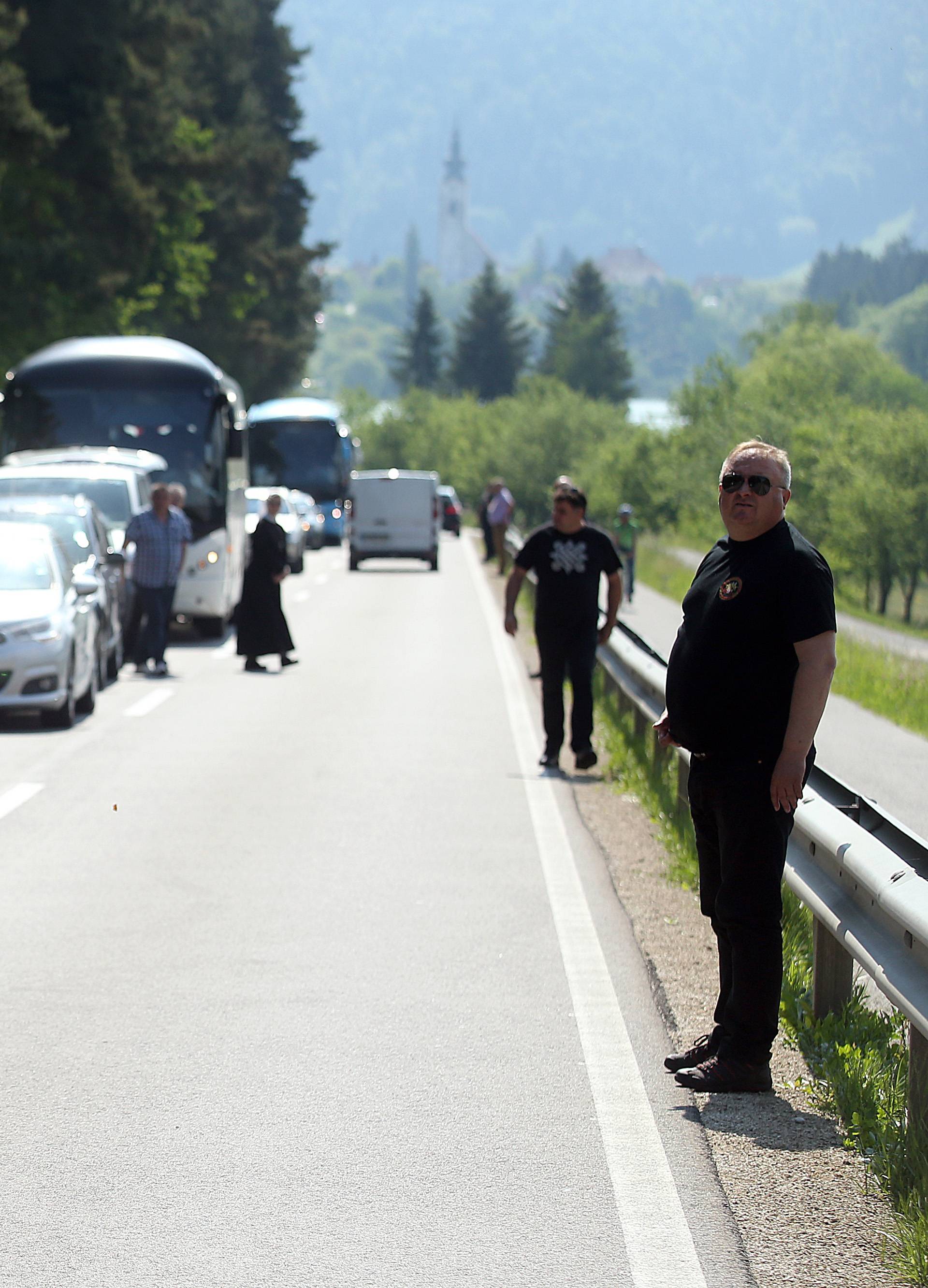 Jandrokovića izviždali: Ovdje smo da odamo počast žrtvama