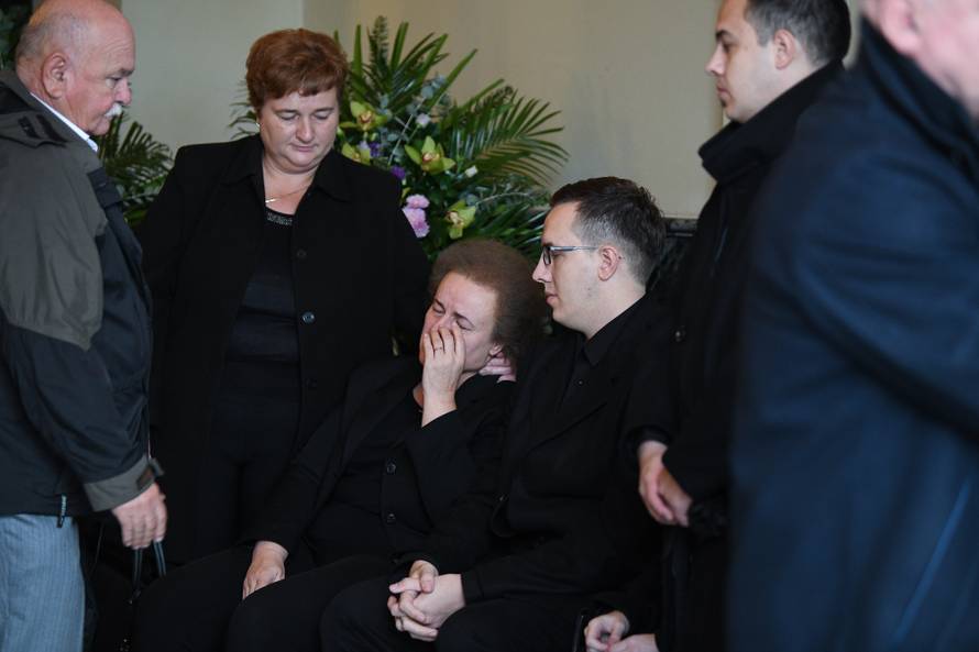 Supruga Dudeka neutješna na sprovodu: 'Ostao si naš pajdaš'